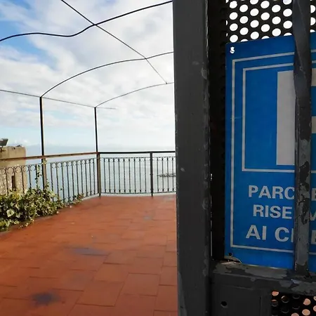 Casa Panoramica Con Terrazzo Lägenhet